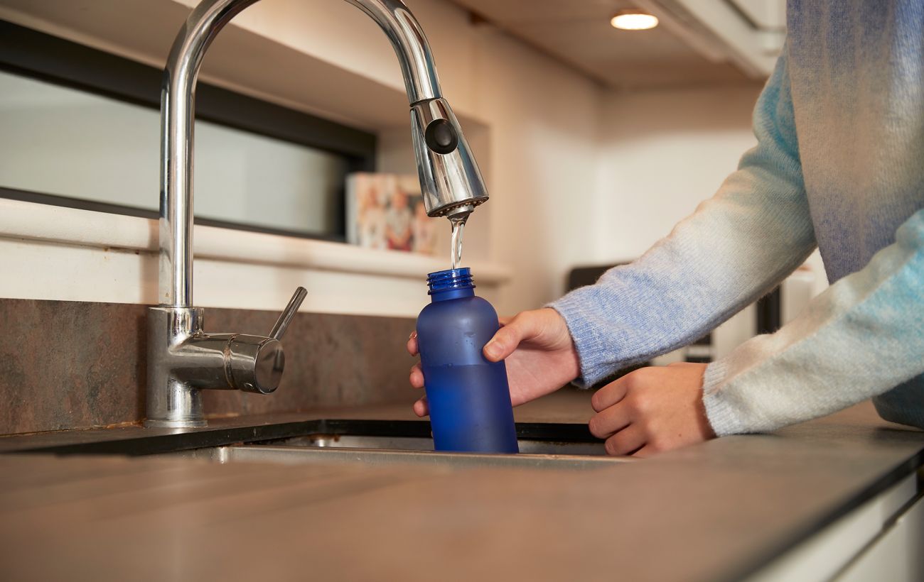 Врач рассказал об опасностях пластиковых бутылок для воды