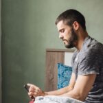 Врач разъяснил, кто действительно страдает от ПТСР и как его понимают в соцсетях