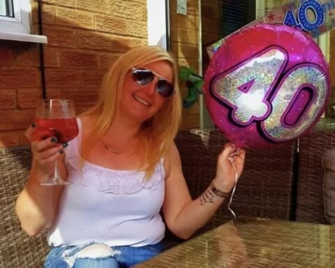 Женщина снизила вес на 25 кг и выглядит на 10 лет моложе без уколов