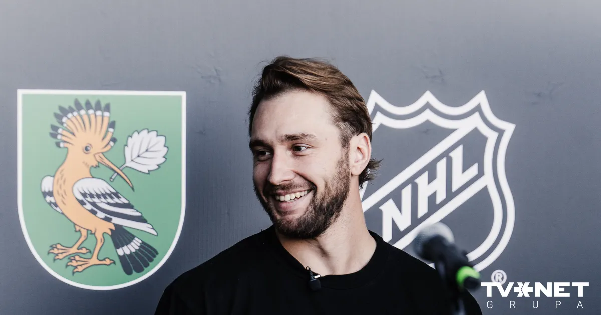 Болельщики встретились с чемпионом НХЛ Балинскисом и увидели Кубок Стэнли