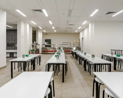 Число учебных заведений в Латвии сократилось за 15 лет