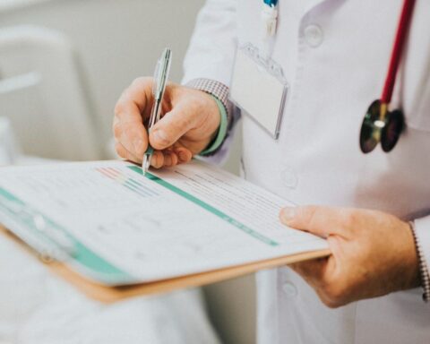 Критика системы депозитных стаканов: пользователи жалуются на сложности с возвратом на мероприятиях