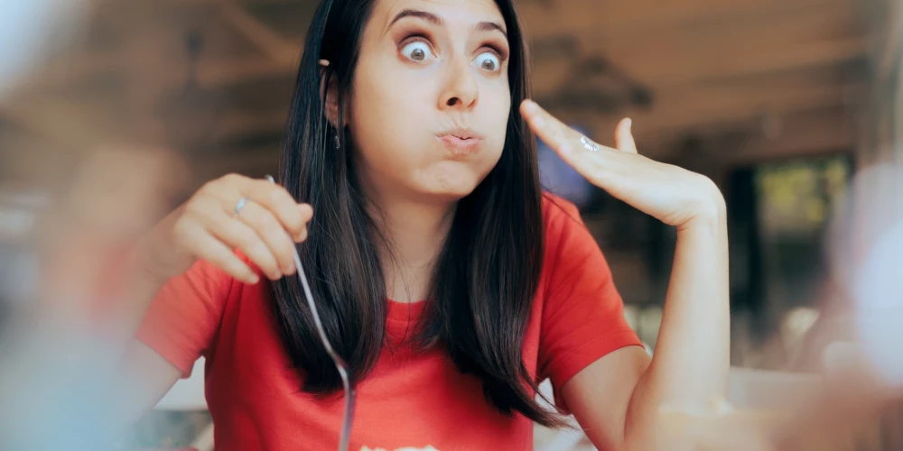 Латвийцы рассказывают о неприятных впечатлениях от ресторанного обслуживания