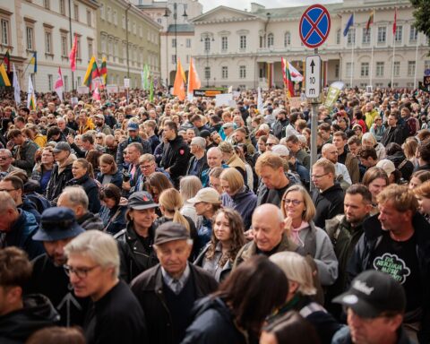 Массовый протест в Вильнюсе против новой правящей коалиции