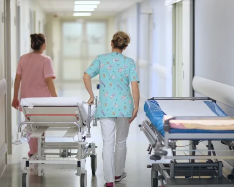 Медицинские услуги в Латвии получают больше людей, чем официально зарегистрировано
