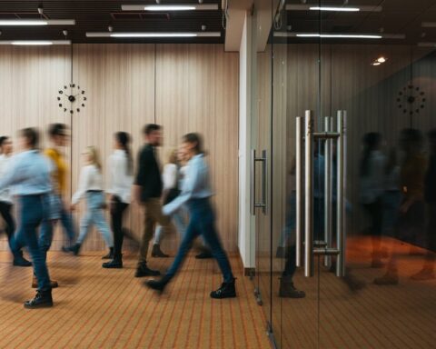 Минблаг разъясняет поправки к закону о труде после поддержки правительства