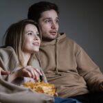 Названа скрытая опасность для здоровья от просмотра сериалов
