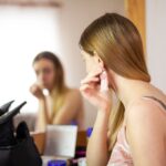 Неприятный запах из прокола в ухе: возможные причины и советы
