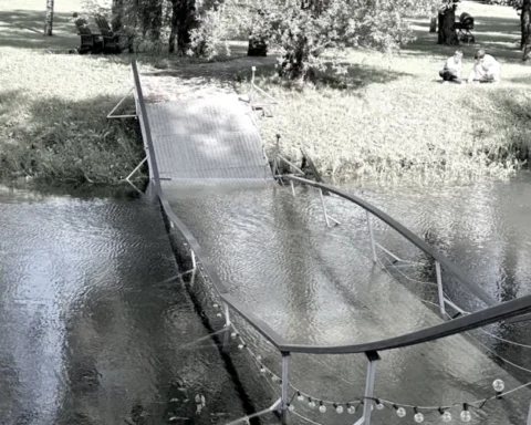 Обрушение моста в Кокнесе: 30 пострадавших на свадебном торжестве, полиция начала расследование