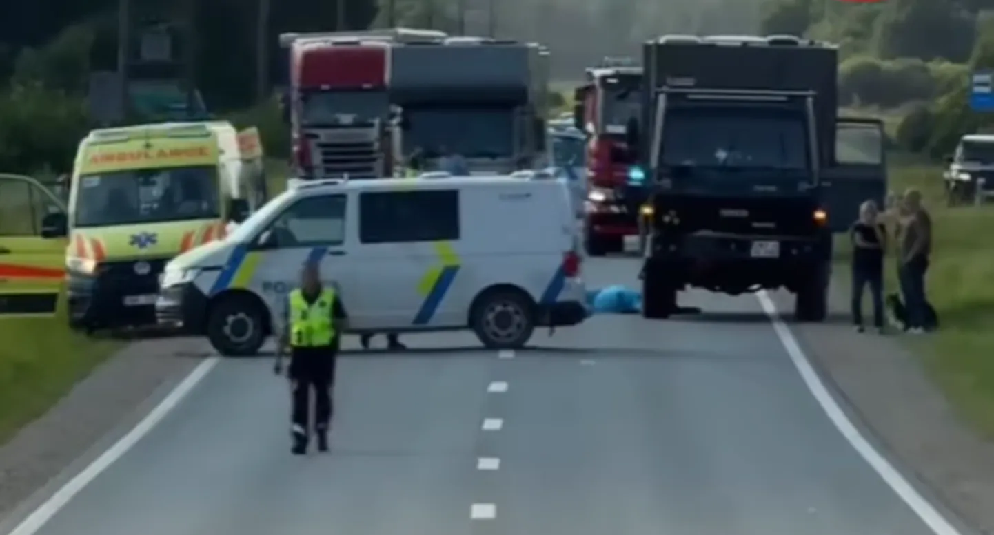 Пешеход погиб на Вентспилсском шоссе в результате наезда грузовика