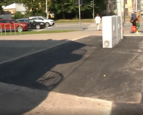 Почему в Риге не хватает асфальта для ремонта улиц?