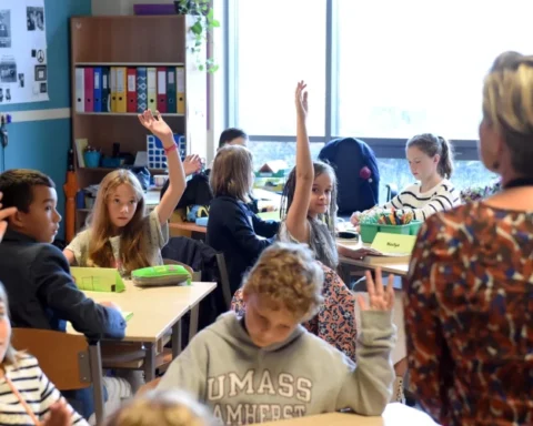 Правительство Латвии выделяет 4,92 млн евро на программу "Школа в школе"