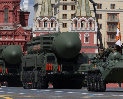Россия официально отказывается соблюдать договор по ракетам средней и малой дальности