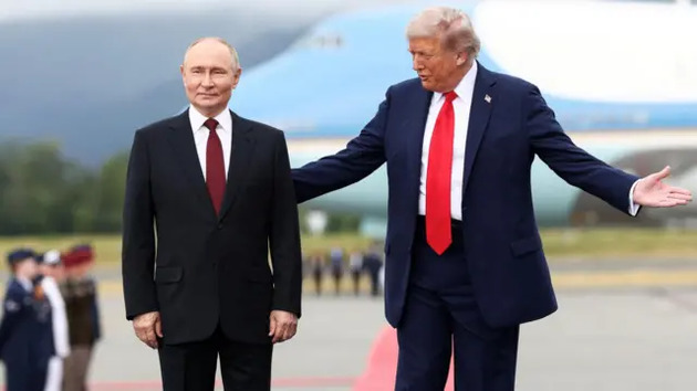 Секретные документы о встрече Трампа и Путина забыли в отеле на Аляске