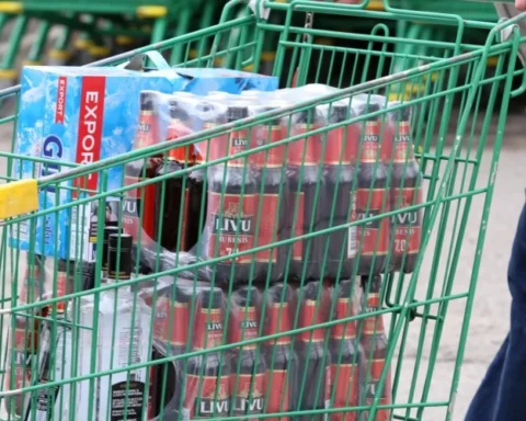 Сельские жители Латвии скептически относятся к ограничениям на продажу алкоголя