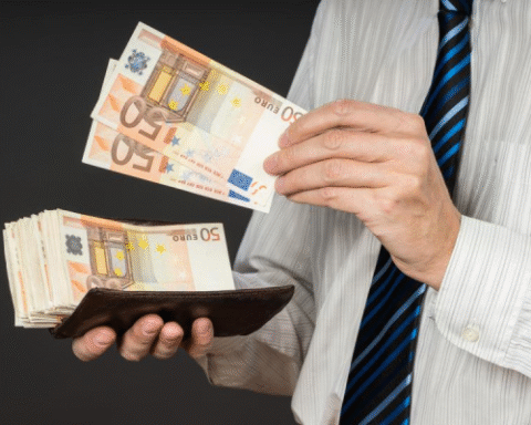 Шесть государственных учреждений Латвии запрашивают 7,5 млн евро на зарплаты в 2026 году