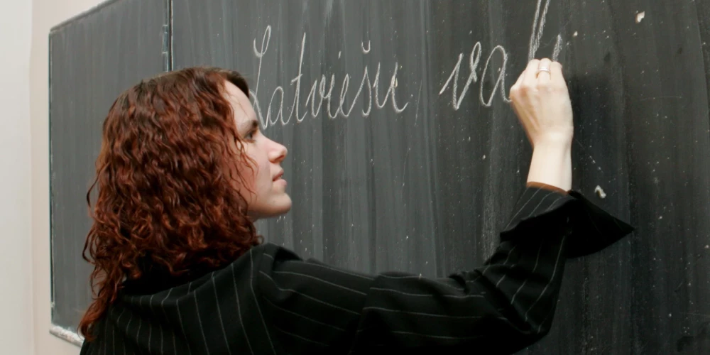 Школы Латвии начинают переход на латышский язык в рамках образовательной реформы