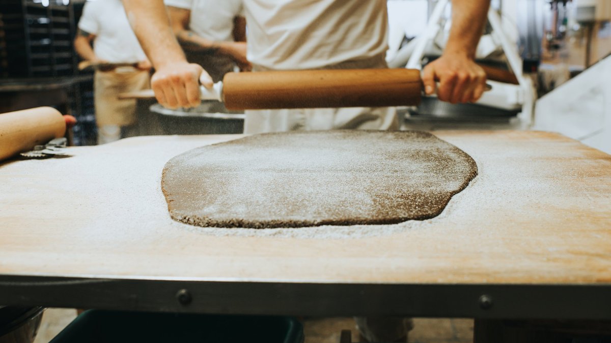 Суд в России конфисковал 50% бизнеса гражданина Латвии Нормунда Бомиса в компании "Рижский хлеб"