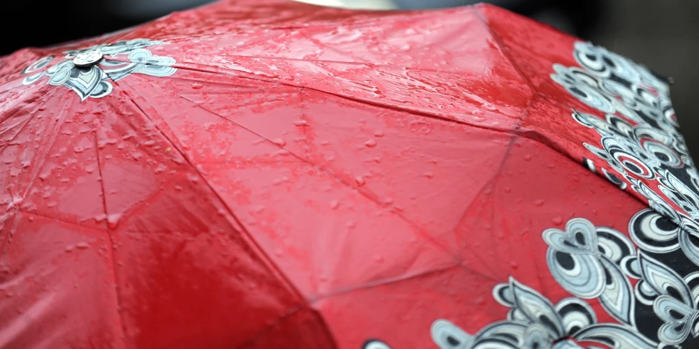 В пятницу в Латвии ожидаются дожди и солнечные моменты при температуре до +20 градусов