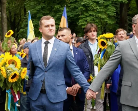 В Риге состоялось шествие "Путь подсолнуха" с участием латышско-украинского хора
