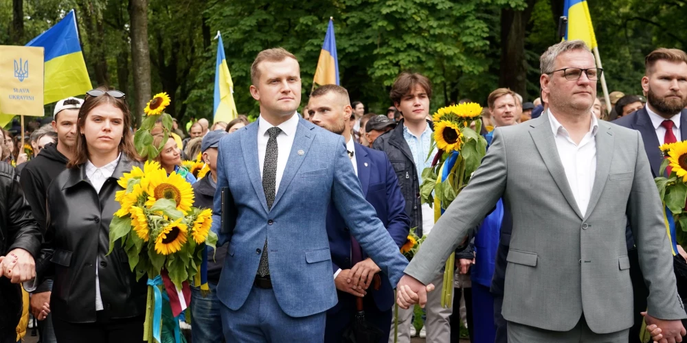 В Риге состоялось шествие "Путь подсолнуха" с участием латышско-украинского хора