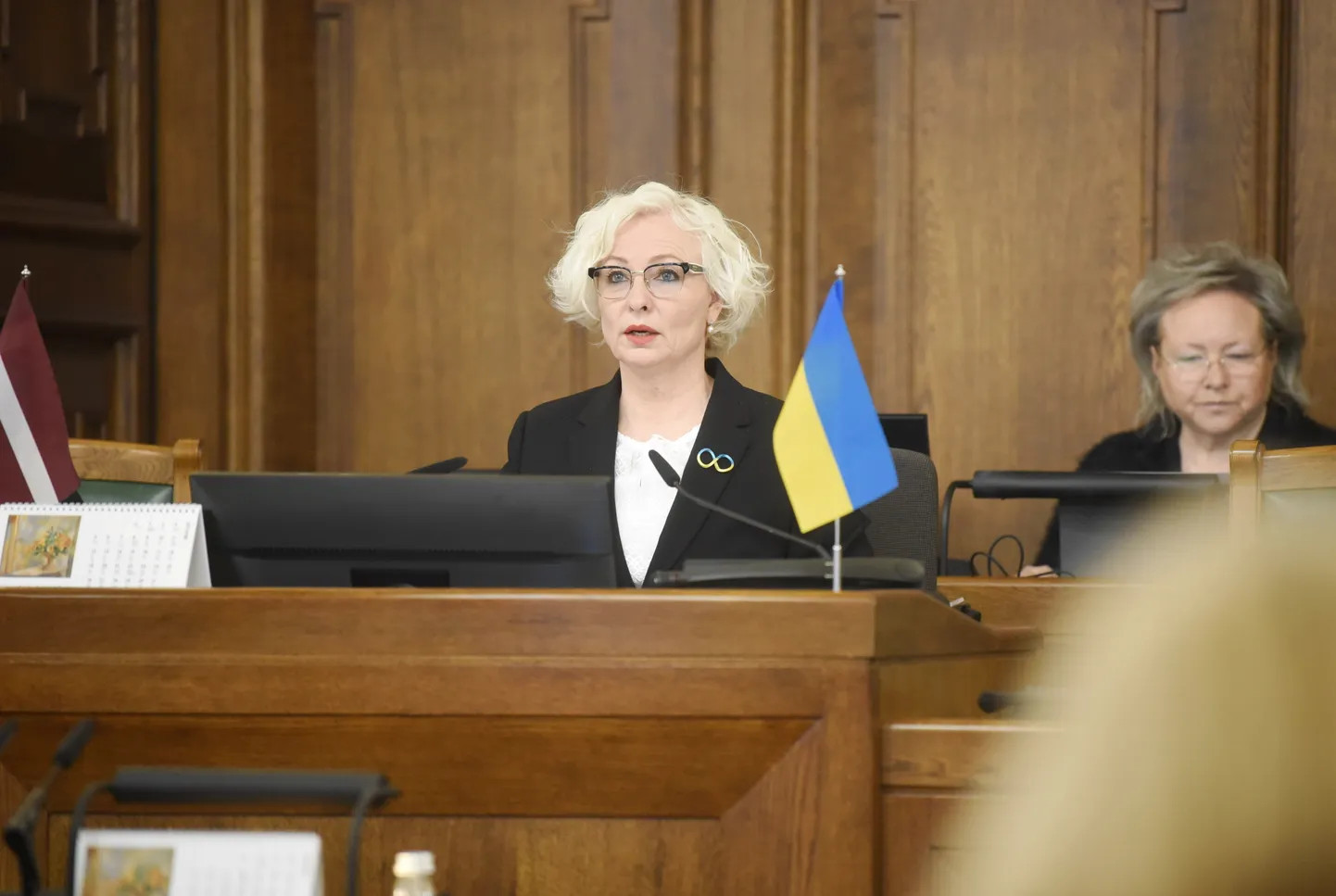Зарплаты депутатов: председатель Сейма Миериня получает наибольшую сумму