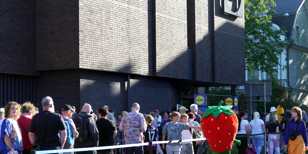 Жительница Бауски провела 12 часов в очереди за подарочной картой Lidl на 30 евро