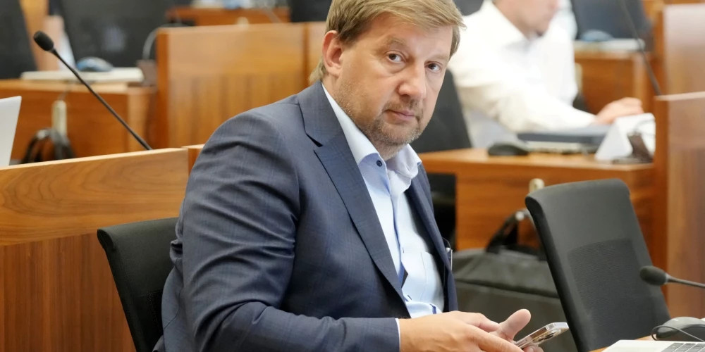 Депутат Клементьев: ограничения на продажу алкоголя приведут к росту отравлений и проблемам с здоровьем