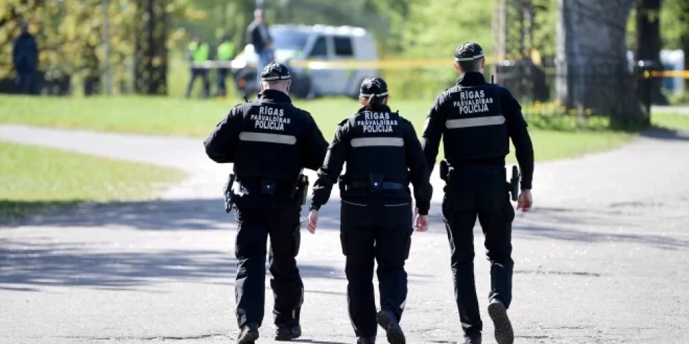 Государственная полиция Латвии обновляет форму: юбки и фуражки среди новинок