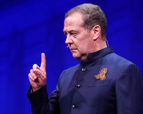 Медведев обвинил Финляндию в подготовке к нападению на Россию