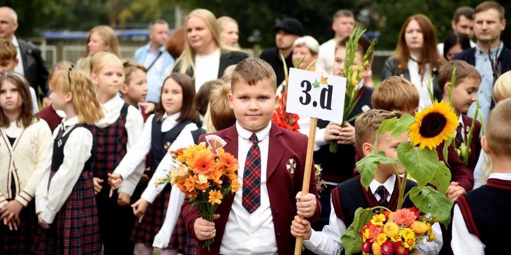 Очереди за цветами и школьные волнения 1 сентября в Риге
