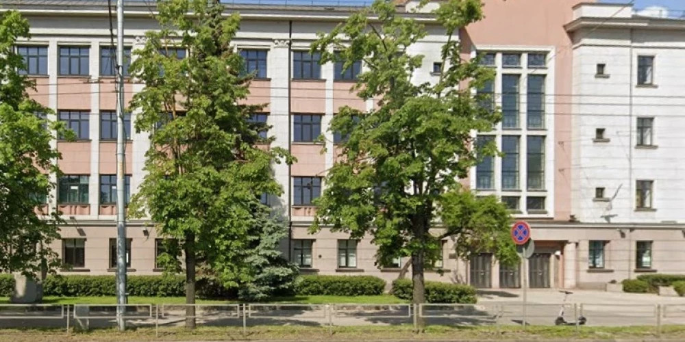 Педагоги покидают Рижскую 13-ю среднюю школу из-за личных обстоятельств