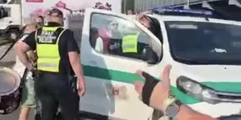 Перед матчем с Литвой полицией Латвии оштрафованы фанаты сборной за дымовые шашки