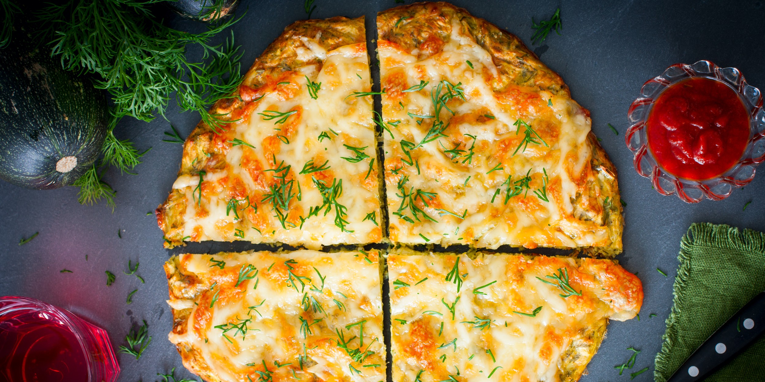 Пицца из кабачков, приготовленная в аэрогриле