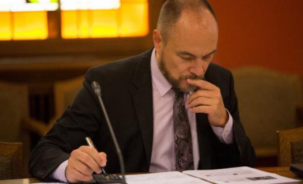 Политик Парадниекс критикует экономию правительства как фиктивную реформу