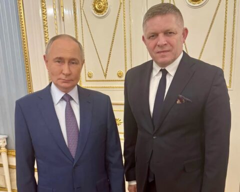 Путин призвал Словакию прекратить поставки энергоресурсов в Украину