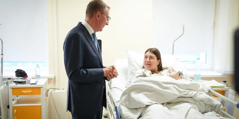 Ринкевич посетил Рижский роддом и поблагодарил медицинский персонал за поддержку семей