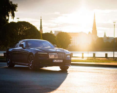 Тест-драйв Rolls-Royce Black Badge Spectre: встреча с самым мощным электромобилем марки