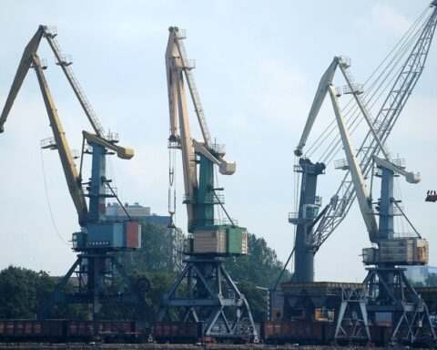 В Риге отменены ограничения на въезд грузовых автомобилей в порт зерна с 3 сентября