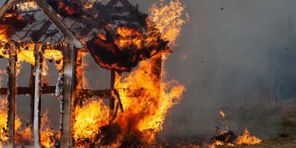 Бани угрожают домам латвийцев: частые страховые случаи в Авгшдаугавском крае и Юрмале