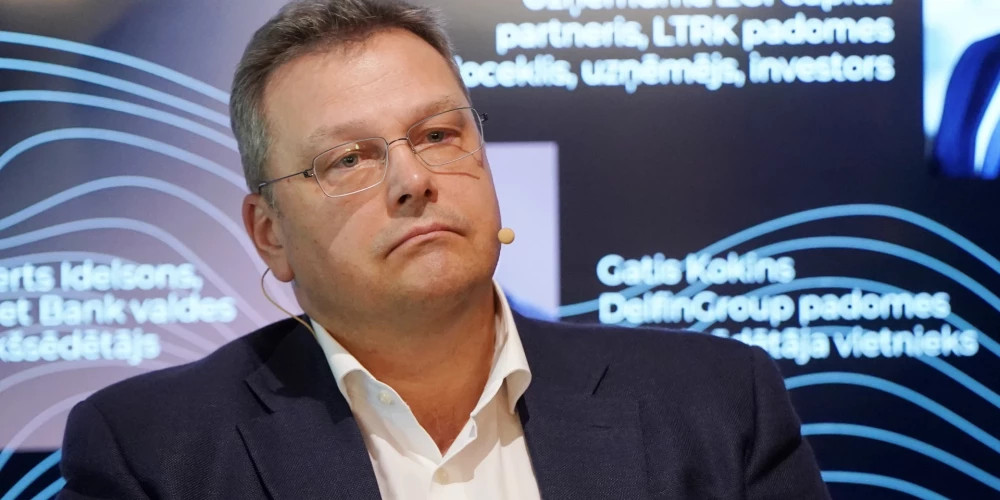 Четыре работника в госструктурах на десять в частном секторе: дисбаланс занятости в Латвии