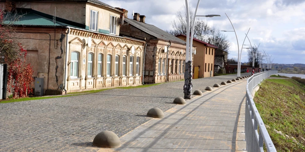 Даугавпилс проводит бесплатную экскурсию по городу с выставкой ретро-автомобилей
