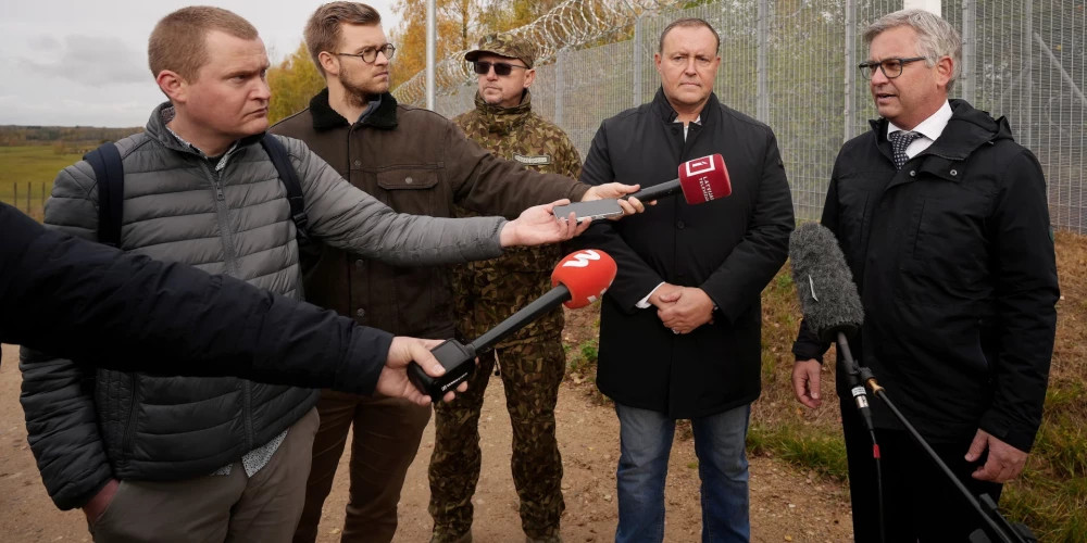 Еврокомиссар обсудил угрозы на латвийско-белорусской границе из-за миграции