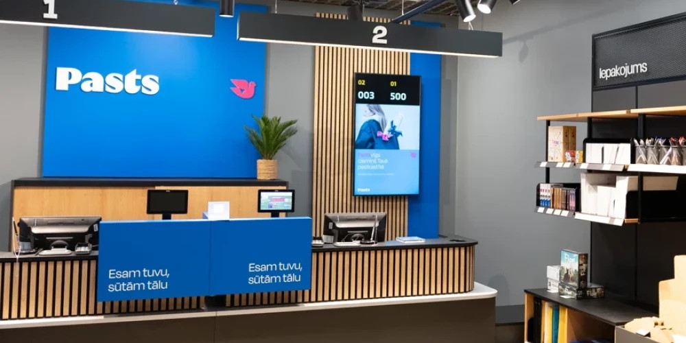 Latvijas Pasts открыл современный клиентский центр в Риге и установил 12 почтоматов