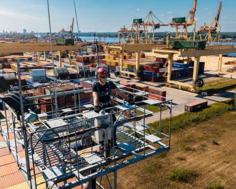 Латвийская компания начнёт строительство первой частной сети 5G в Литве