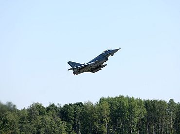НАТО учит истребители приземляться на шоссе в рамках учений TARASSIS 25 в Эстонии