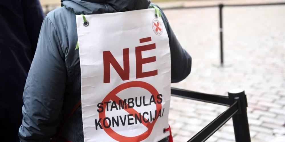 Пикет у Сейма против Стамбульской конвенции собрал около 20 участников
