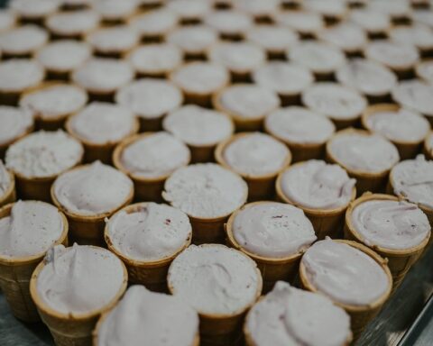 Производитель молочных продуктов Grasbergs приостанавливает выпуск продукции временно