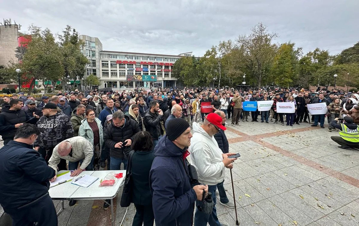 Протест во Владивостоке против роста утилизационного сбора собрал сотни человек