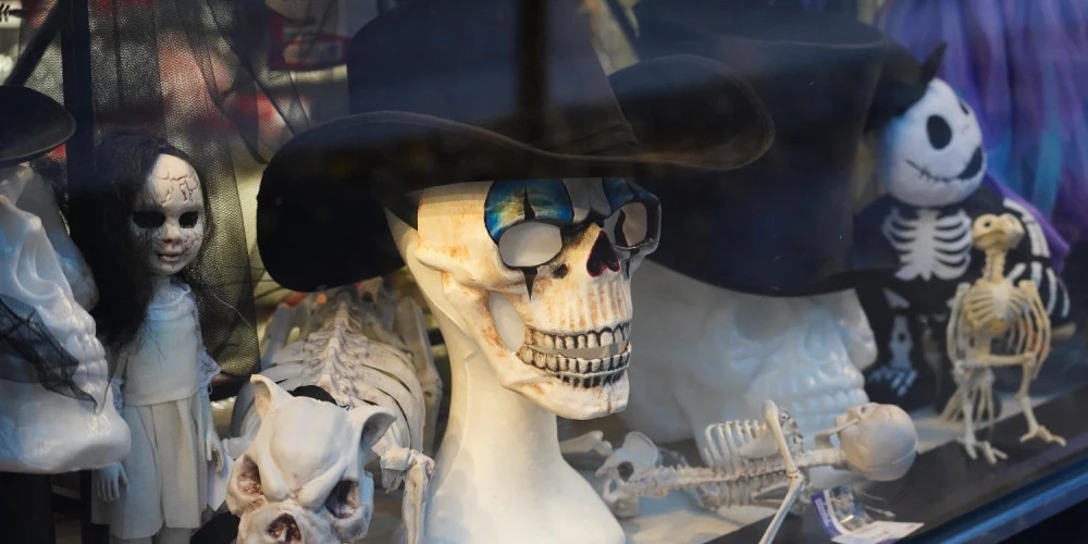 Рижские магазины оформлены к Хэллоуину, но большинство латвийцев не планирует празднование